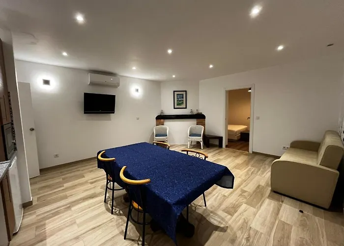 Local Monte Horeb אכסניה *